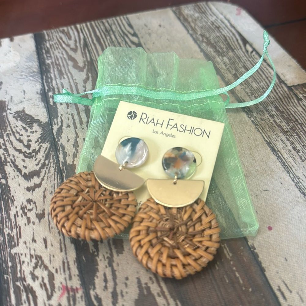 NEW RIAH fashion Resin Bamboo Drop Earrings